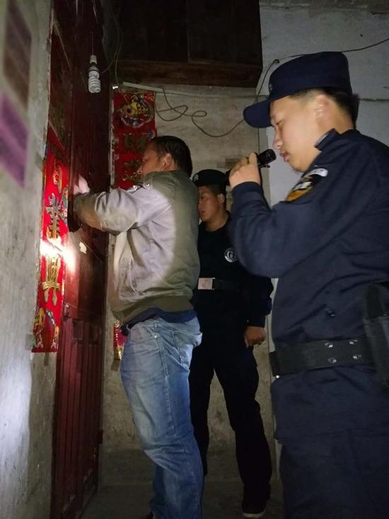 宁德粗心妈妈误将幼女锁家中 